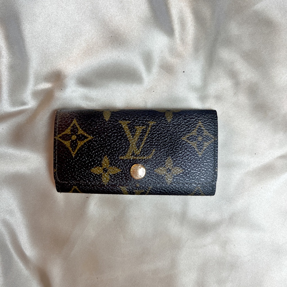100% AUTHENTIC Louis Vuitton Black and Gold Monogram Wallet